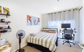 5 Minutes To Melbourne City, Great Location!